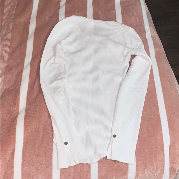 White long sleeve knit - Picture 2 of 3
